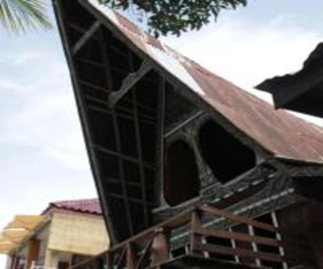 Laster Jony'S Tuktuk Siadong Exterior photo